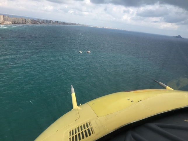 Un avión del Ejército cae al mar frente a La Manga