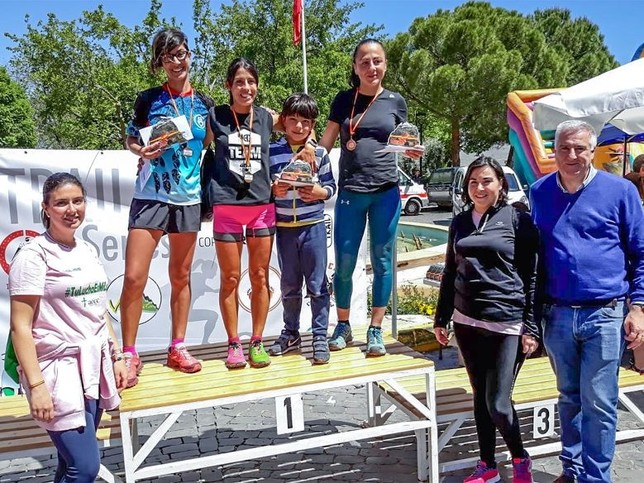 Podio femenino de los 30 kms.