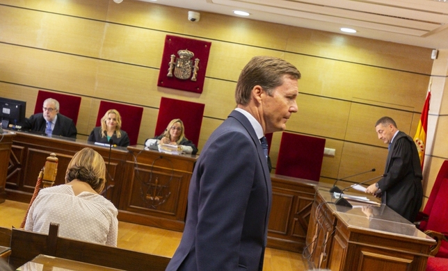 Pide perdón a Pedro de Borbón por estafarle