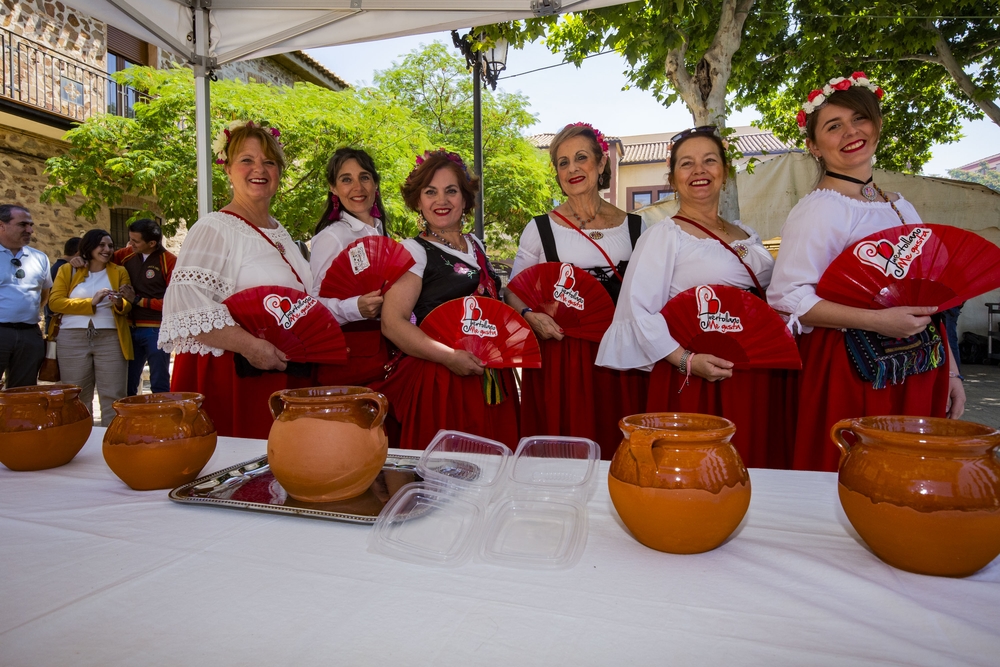 Fiesta del Santo Voto de Puertollano, reparto de la comida del Voto, voto, Sanato Voto  / RUEDA VILLAVERDE