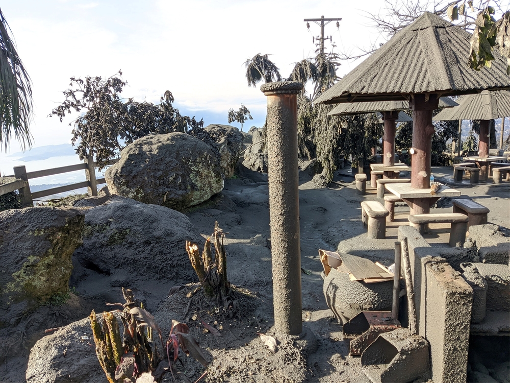 Ashfall after the eruption of the Taal volcano is seen in Tagaytay City, Cavite  / JEROME AUSTRIA ABUAN