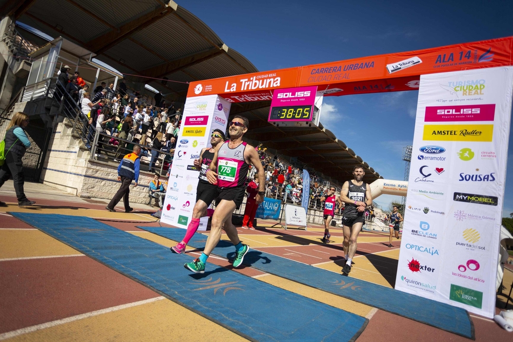 Llegada de Carrera Urbana  / TOMÁS FERNÁNDEZ DE MOYA