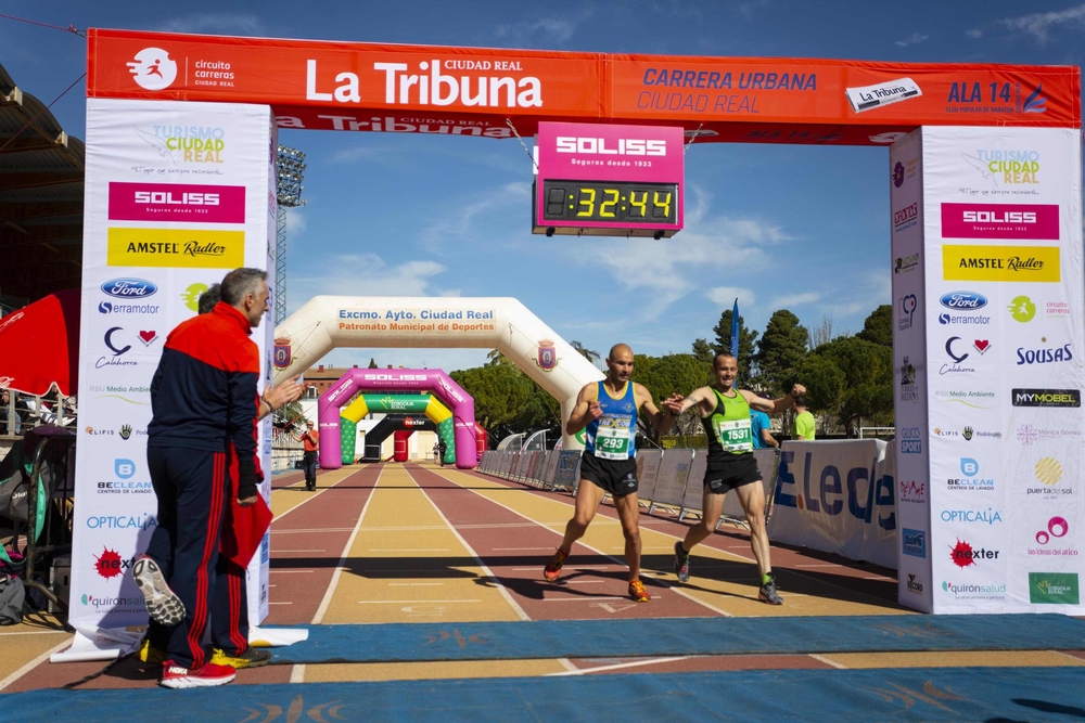 Llegada de Carrera Urbana  / TOMÁS FERNÁNDEZ DE MOYA