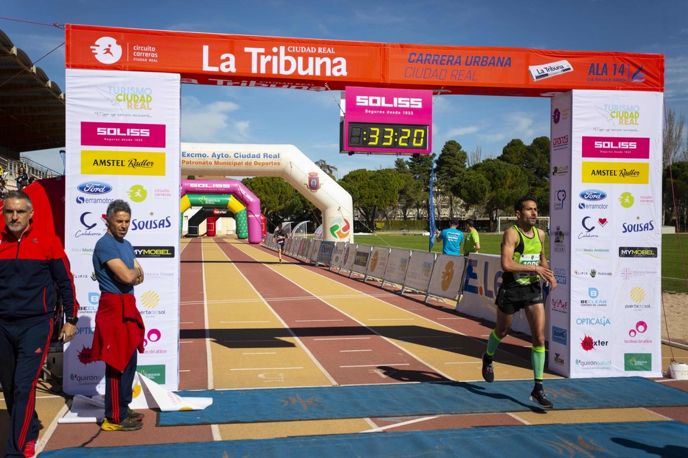 Llegada de Carrera Urbana  / TOMÁS FERNÁNDEZ DE MOYA