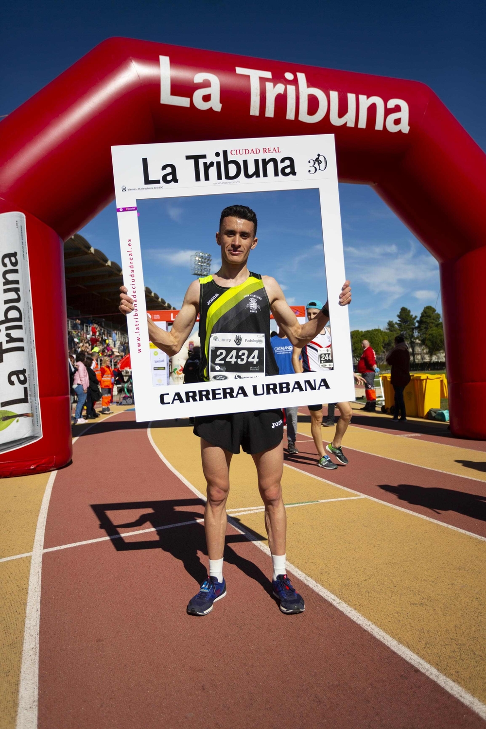 Llegada de Carrera Urbana  / TOMÁS FERNÁNDEZ DE MOYA