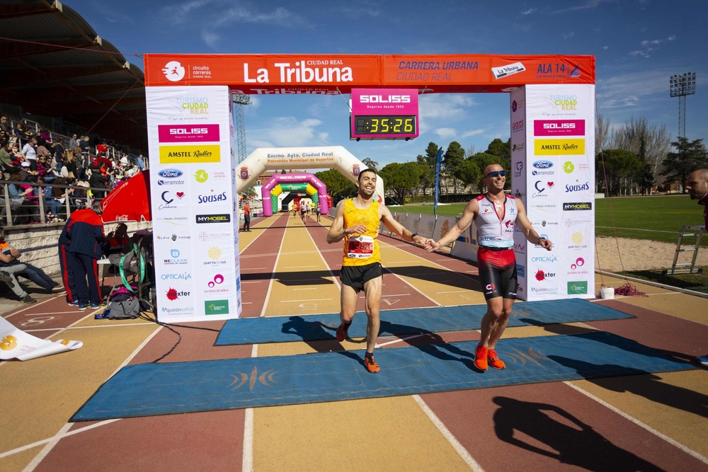 Llegada de Carrera Urbana  / TOMÁS FERNÁNDEZ DE MOYA