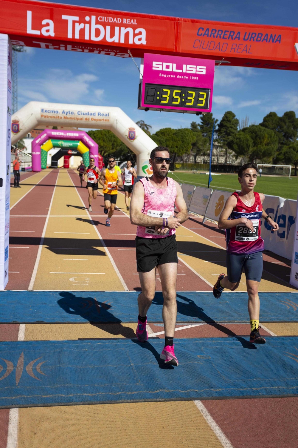 Llegada de Carrera Urbana  / TOMÁS FERNÁNDEZ DE MOYA