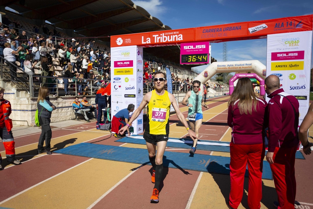 Llegada de Carrera Urbana  / TOMÁS FERNÁNDEZ DE MOYA