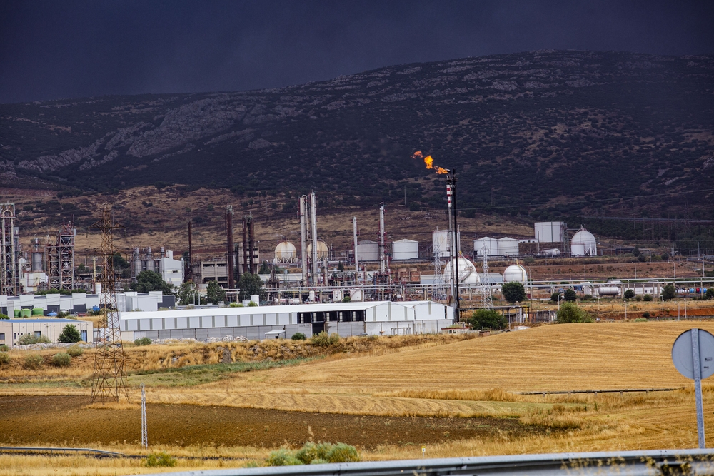 explosión de dos tanques en Repsol Puertollano, explosion de dos tanquen en el compelo petroquimico de Puertollano de Repsol por la caida de un rayo, emergencia, humo  / RUEDA VILLAVERDE