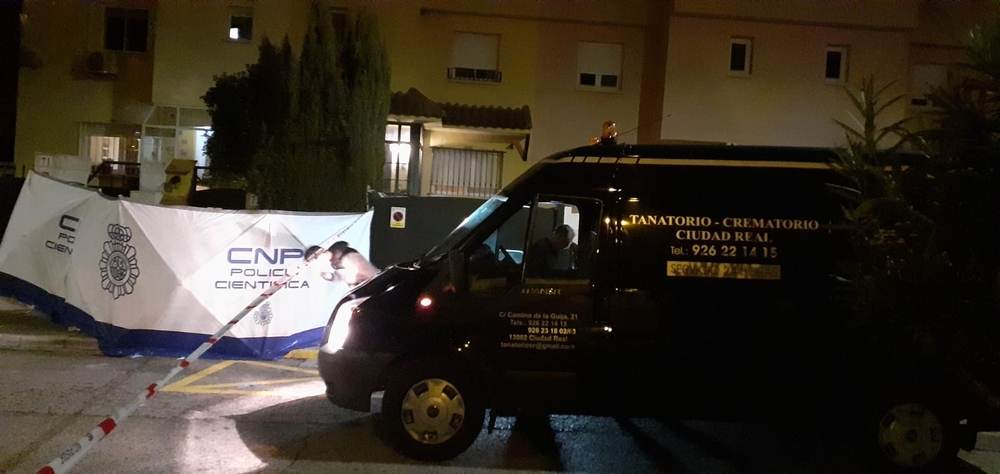 La Policía instaló un biombo para evitar que el cadáver quedará a la vista de todos