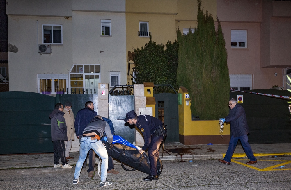 asesinato homicidio en la calle Arrayanes de Ciudad Real, en la que un hombre a clavado unas tijeras en el cuello a otro hombre, homicidio entre dos vecinos, pelea de dos vecinos en el barrio los Rosales de ciudad real, con el resultado de un muerto, ases  / RUEDA VILLAVERDE