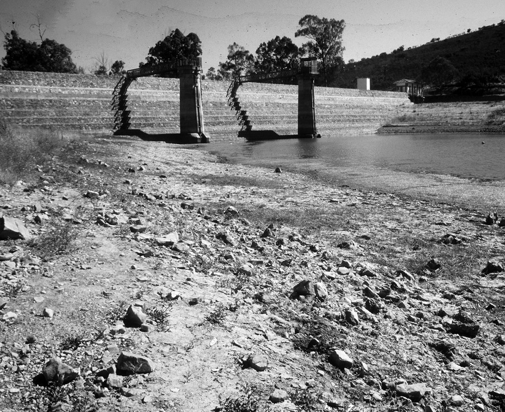 Estado que presentaba el embalse del Gasset en la sequía del año 1995, cuando apenas acumulaba reservas.