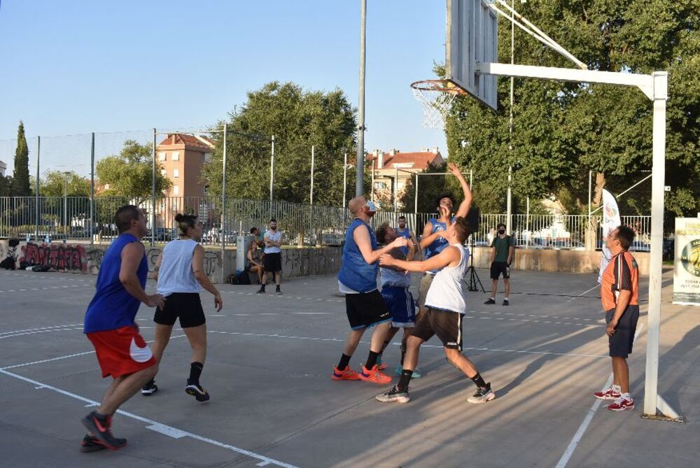 El baloncesto 3x3 toma las canchas del parque del cementerio | Noticias La  Tribuna de Ciudad Real