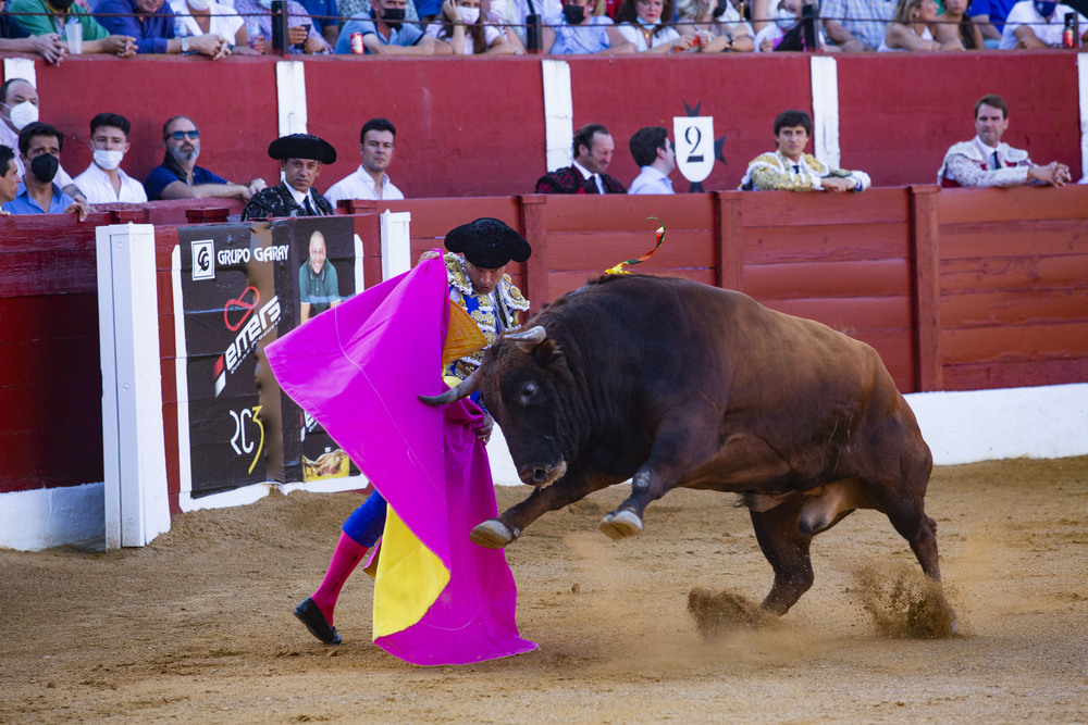 corrida de toros en Alcazar de San juan con los toreros  Antonio Ferreras, Emilio de Justo vestido verde y Roca Rey  / RUEDA VILLAVERDE