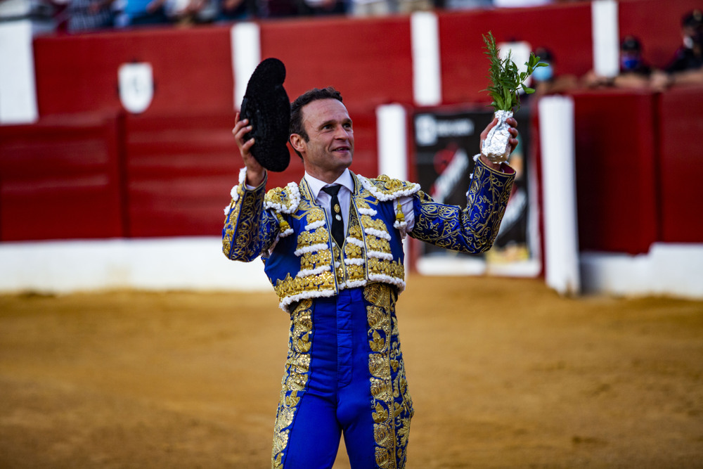 corrida de toros en Alcazar de San juan con los toreros  Antonio Ferreras, Emilio de Justo vestido verde y Roca Rey  / RUEDA VILLAVERDE