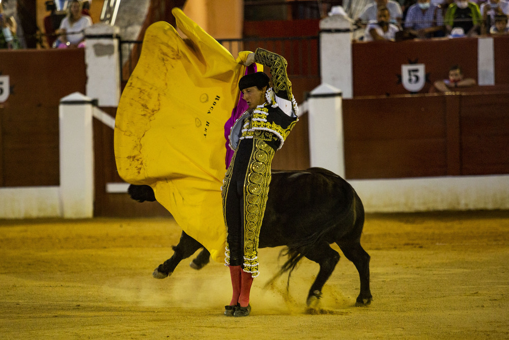 corrida de toros en Alcazar de San juan con los toreros  Antonio Ferreras, Emilio de Justo vestido verde y Roca Rey  / RUEDA VILLAVERDE