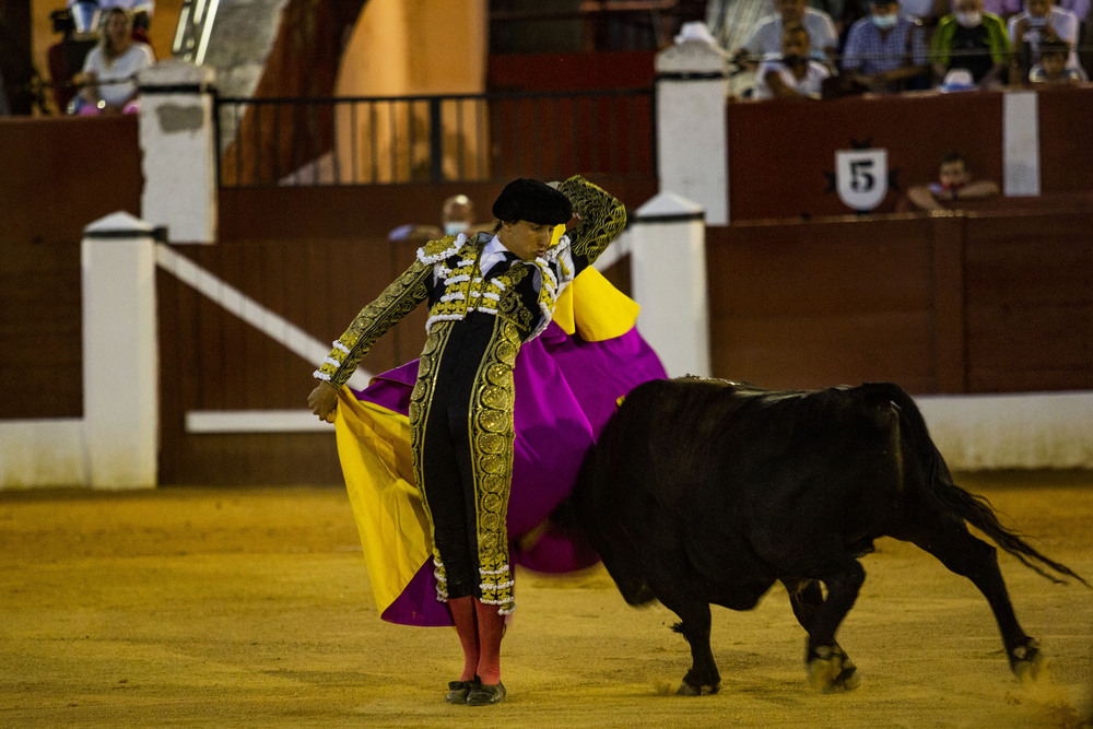 corrida de toros en Alcazar de San juan con los toreros  Antonio Ferreras, Emilio de Justo vestido verde y Roca Rey  / RUEDA VILLAVERDE