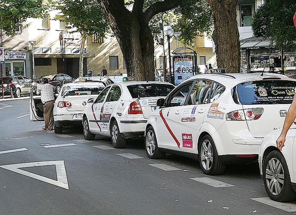 Los taxistas esperan área conjunta 