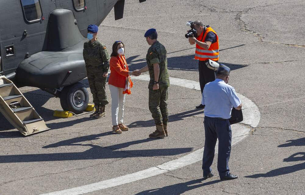Margarita Robles en el Batallón de Helicópteros de Almagro  / TOMÁS FDEZ. DE MOYA