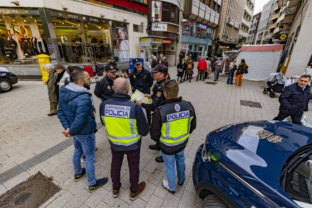 Policía Nacional, campaña comercio seguro de la Policían Nacional, policía nacional, visitando los comercios de ciudad real, seguridad, vigilancia de la policia nacional en los comercios  / RUEDA VILLAVERDE