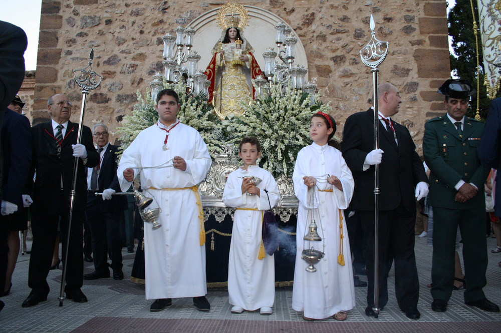 Más de 10.000 personas acompañan a la Virgen de Gracia