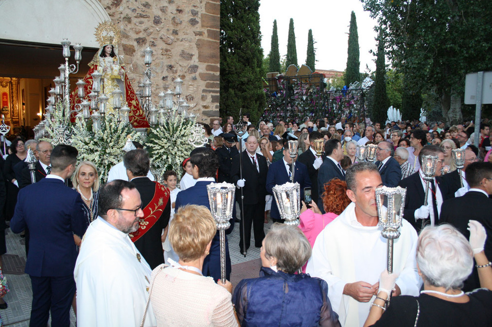 Más de 10.000 personas acompañan a la Virgen de Gracia