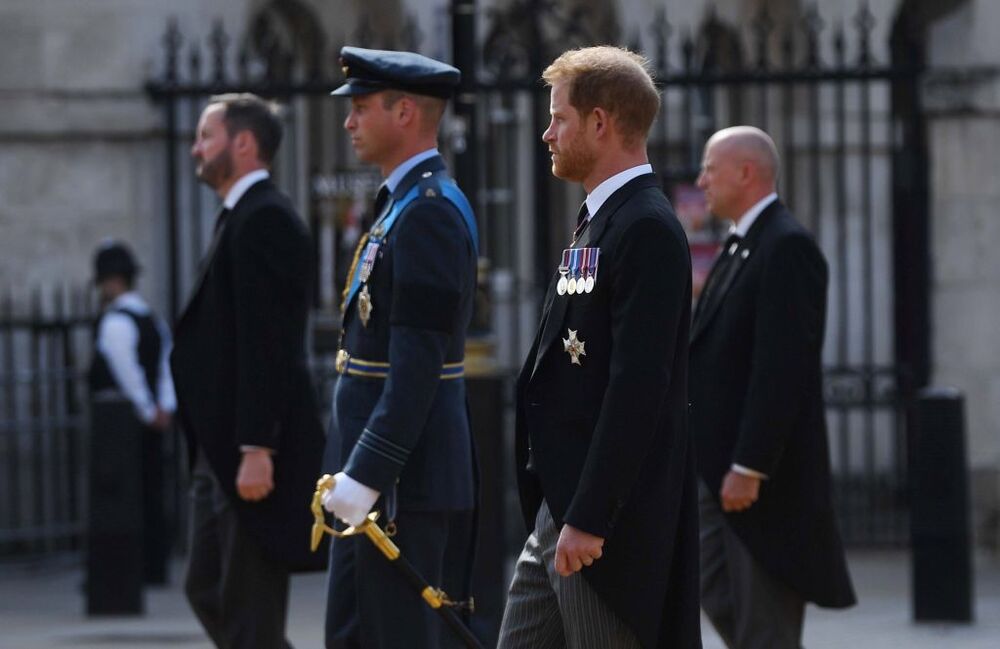 Procession of late Queen Elizabeth'Äôs coffin to Westminster Hall in London  / NEIL HALL