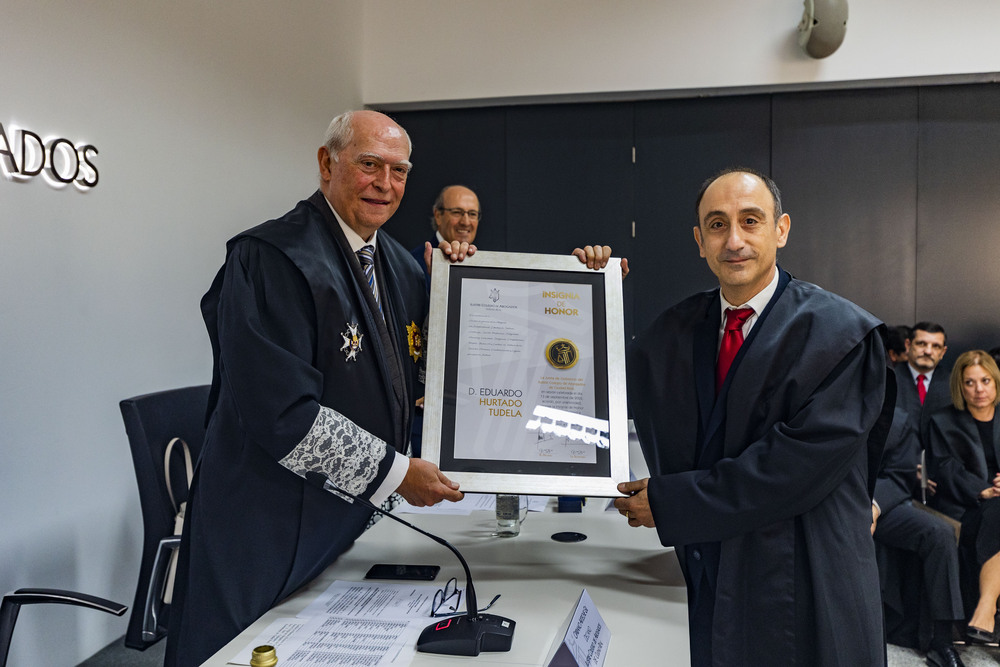 celebración de la Patrona de los abogados, Santa Teresa, entrega de medallas a los abogados que llevan 25 años de profesión, abogados, abgado, entrega de placas y medallas a los abogados que llevan 25 años de profesión