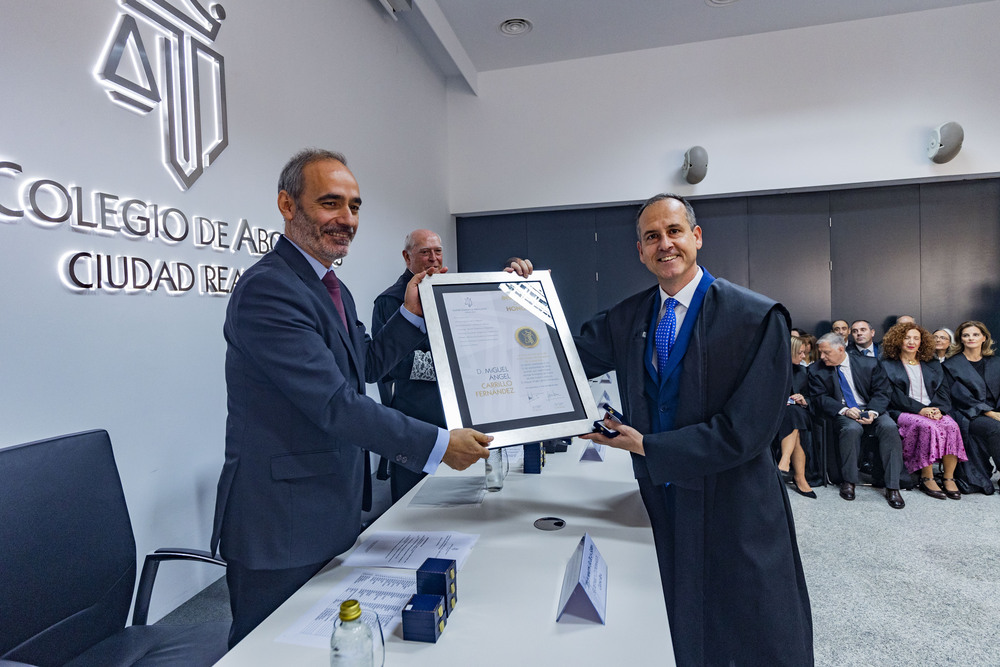 celebración de la Patrona de los abogados, Santa Teresa, entrega de medallas a los abogados que llevan 25 años de profesión, abogados, abgado, entrega de placas y medallas a los abogados que llevan 25 años de profesión  / RUEDA VILLAVERDE