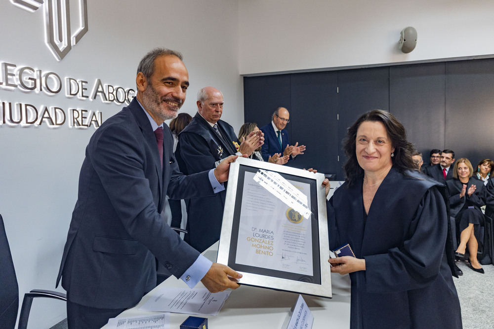 celebración de la Patrona de los abogados, Santa Teresa, entrega de medallas a los abogados que llevan 25 años de profesión, abogados, abgado, entrega de placas y medallas a los abogados que llevan 25 años de profesión  / RUEDA VILLAVERDE