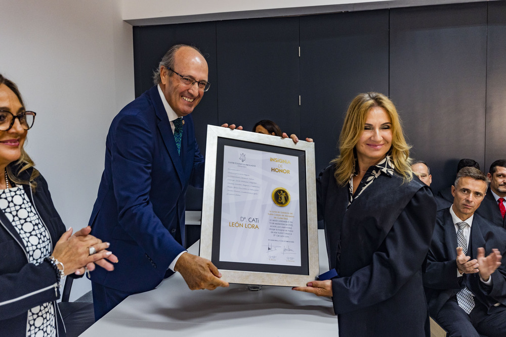 celebración de la Patrona de los abogados, Santa Teresa, entrega de medallas a los abogados que llevan 25 años de profesión, abogados, abgado, entrega de placas y medallas a los abogados que llevan 25 años de profesión  / RUEDA VILLAVERDE