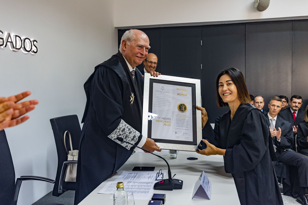 celebración de la Patrona de los abogados, Santa Teresa, entrega de medallas a los abogados que llevan 25 años de profesión, abogados, abgado, entrega de placas y medallas a los abogados que llevan 25 años de profesión  / RUEDA VILLAVERDE