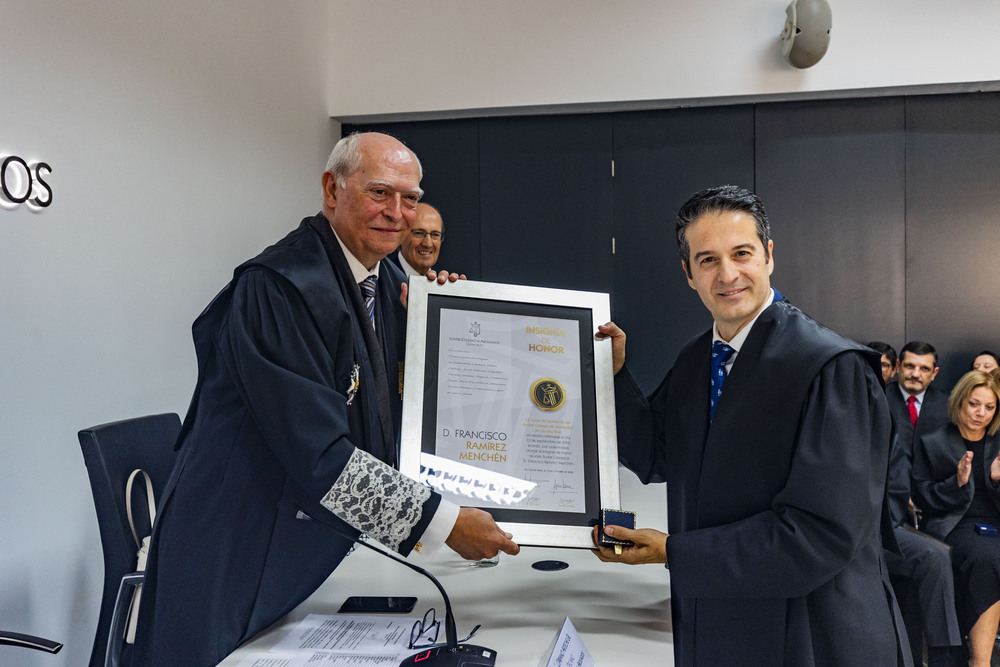 celebración de la Patrona de los abogados, Santa Teresa, entrega de medallas a los abogados que llevan 25 años de profesión, abogados, abgado, entrega de placas y medallas a los abogados que llevan 25 años de profesión  / RUEDA VILLAVERDE