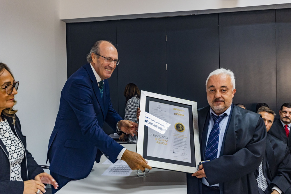 celebración de la Patrona de los abogados, Santa Teresa, entrega de medallas a los abogados que llevan 25 años de profesión, abogados, abgado, entrega de placas y medallas a los abogados que llevan 25 años de profesión  / RUEDA VILLAVERDE