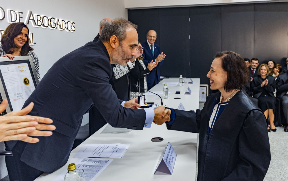 celebración de la Patrona de los abogados, Santa Teresa, entrega de medallas a los abogados que llevan 25 años de profesión, abogados, abgado, entrega de placas y medallas a los abogados que llevan 25 años de profesión  / RUEDA VILLAVERDE