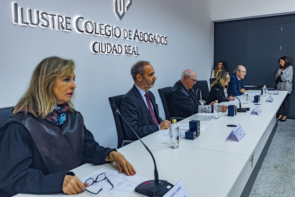 celebración de la Patrona de los abogados, Santa Teresa, entrega de medallas a los abogados que llevan 25 años de profesión, abogados, abgado, entrega de placas y medallas a los abogados que llevan 25 años de profesión  / RUEDA VILLAVERDE