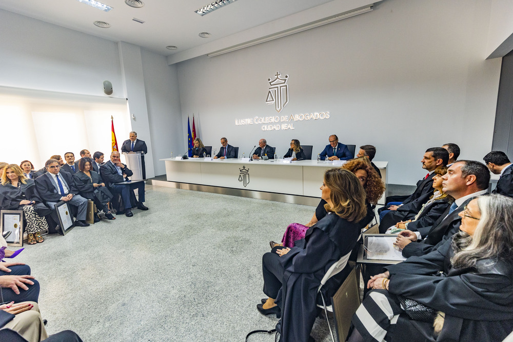 celebración de la Patrona de los abogados, Santa Teresa, entrega de medallas a los abogados que llevan 25 años de profesión, abogados, abgado, entrega de placas y medallas a los abogados que llevan 25 años de profesión  / RUEDA VILLAVERDE