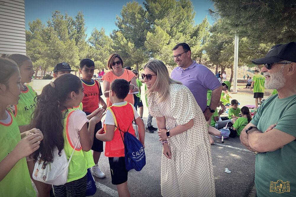 La alcaldesa de Tomelloso, Inmaculada Jiménez, visitó a los escolares participantes en la actividad.