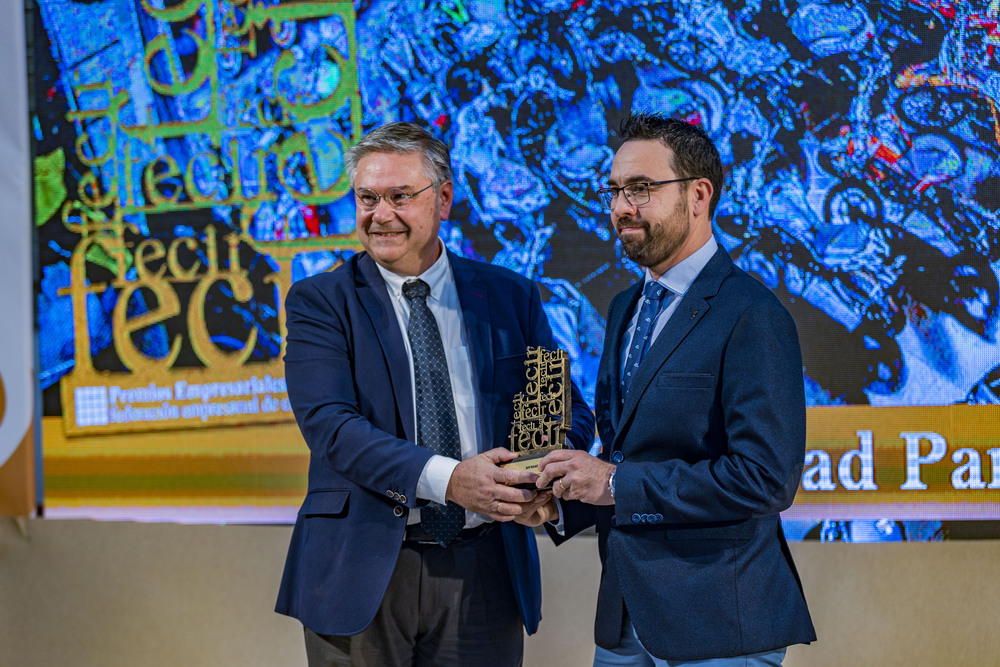 entrega de los premios empresariales de FECIR, en Ciudad Real, premios empresarios de Fecir,, con la asistencia de Emiliano García page y Jose Manuel Caballero que entrega uno de los premios a Diego MUrillo director de La Tribuna de Ciudad Real  / RUEDA VILLAVERDE