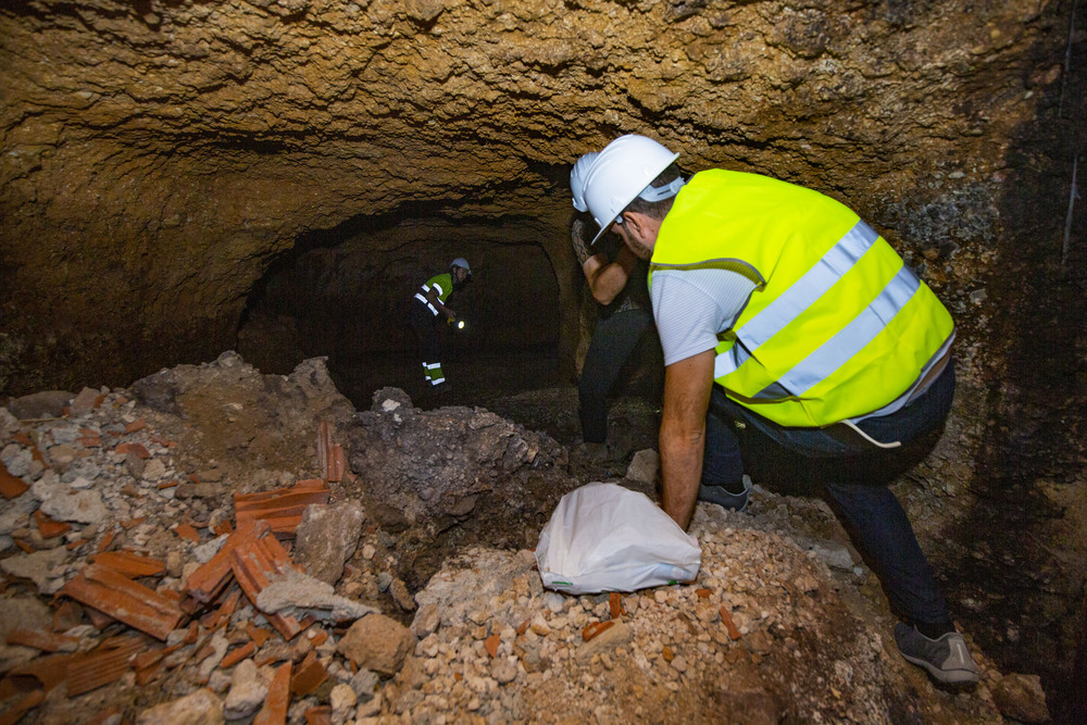 Reportaje en Tomelloso del interior de las cuevas de los areneros y los hundimientos en las casas de tomelloso y calle del barrio de la Esperanza de Tomelloso, cueva de los arneros, cuevas de tomelloso  / RUEDA VILLAVERDE