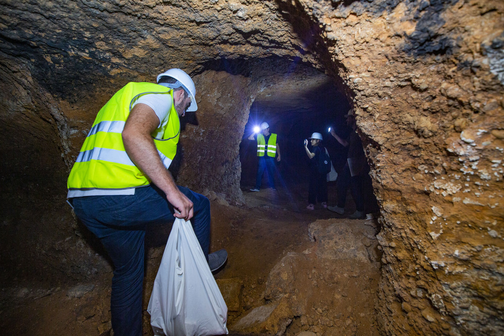 Reportaje en Tomelloso del interior de las cuevas de los areneros y los hundimientos en las casas de tomelloso y calle del barrio de la Esperanza de Tomelloso, cueva de los arneros, cuevas de tomelloso  / RUEDA VILLAVERDE