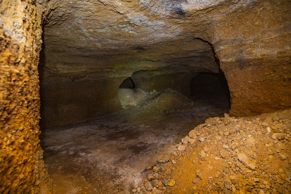 Reportaje en Tomelloso del interior de las cuevas de los areneros y los hundimientos en las casas de tomelloso y calle del barrio de la Esperanza de Tomelloso, cueva de los arneros, cuevas de tomelloso  / RUEDA VILLAVERDE