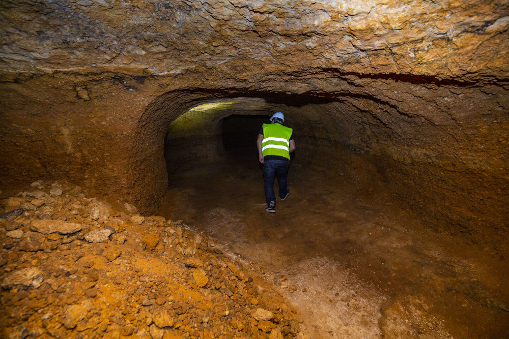 Reportaje en Tomelloso del interior de las cuevas de los areneros y los hundimientos en las casas de tomelloso y calle del barrio de la Esperanza de Tomelloso, cueva de los arneros, cuevas de tomelloso  / RUEDA VILLAVERDE