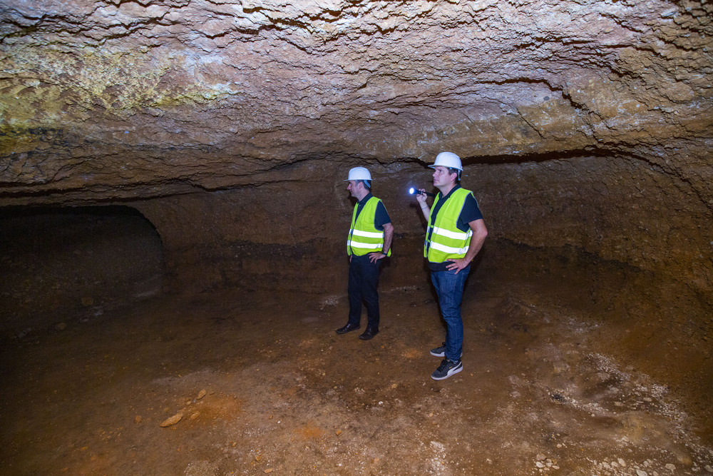 Reportaje en Tomelloso del interior de las cuevas de los areneros y los hundimientos en las casas de tomelloso y calle del barrio de la Esperanza de Tomelloso, cueva de los arneros, cuevas de tomelloso  / RUEDA VILLAVERDE