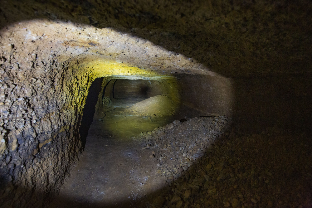 Reportaje en Tomelloso del interior de las cuevas de los areneros y los hundimientos en las casas de tomelloso y calle del barrio de la Esperanza de Tomelloso, cueva de los arneros, cuevas de tomelloso  / RUEDA VILLAVERDE