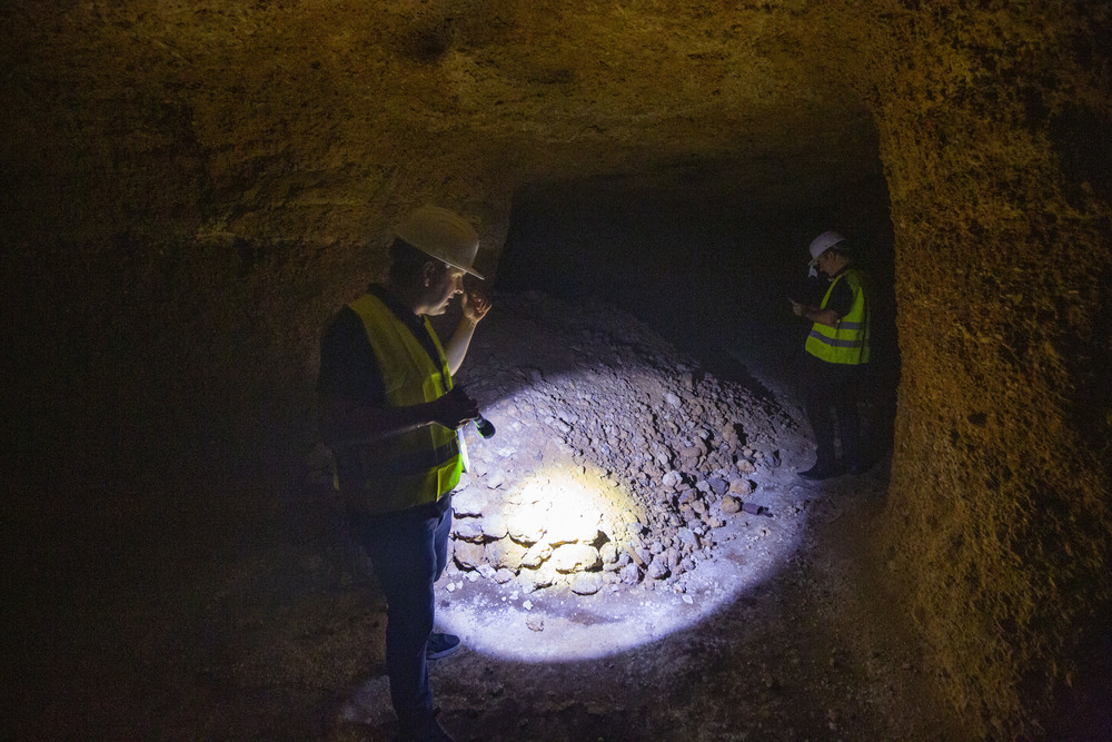 Reportaje en Tomelloso del interior de las cuevas de los areneros y los hundimientos en las casas de tomelloso y calle del barrio de la Esperanza de Tomelloso, cueva de los arneros, cuevas de tomelloso  / RUEDA VILLAVERDE