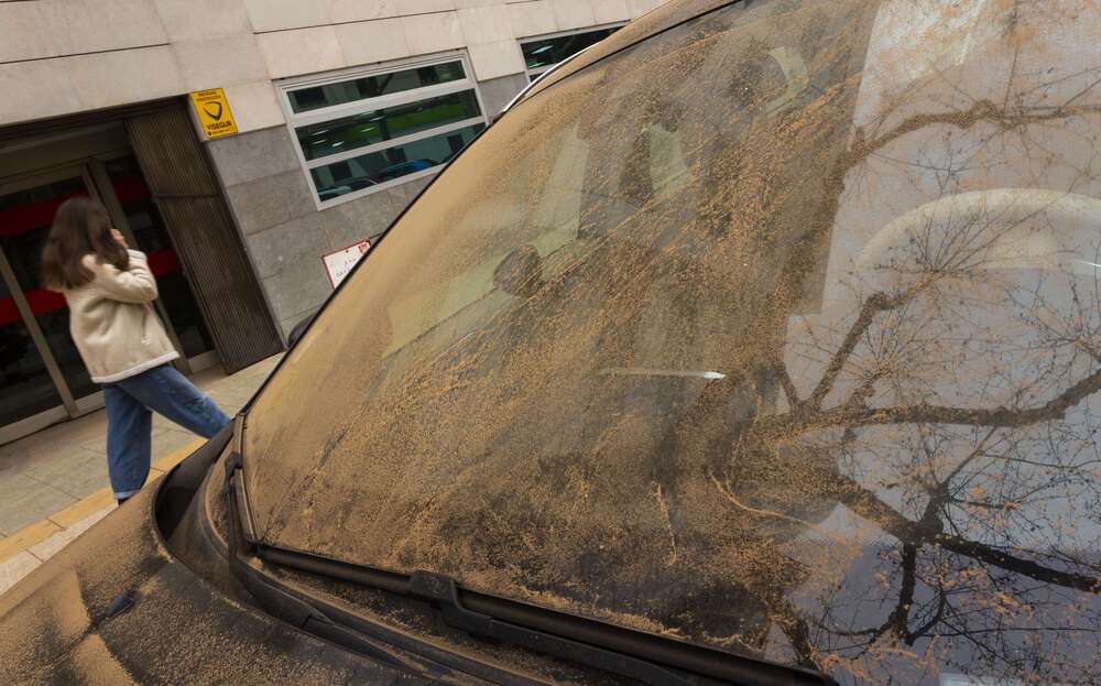 calima, barrro, polvo en los coches, arena en los coches  / TOMÁS FDEZ. DE MOYA