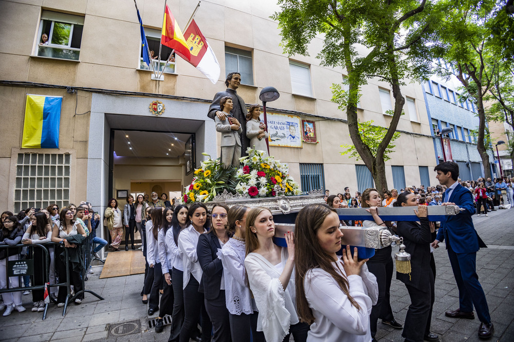 Espíritu salesiano, con María Auxiliadora