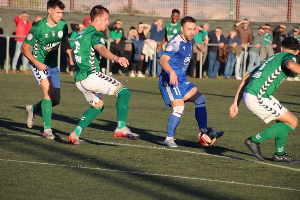 El capitán Valdivia, perseguido por un rival.