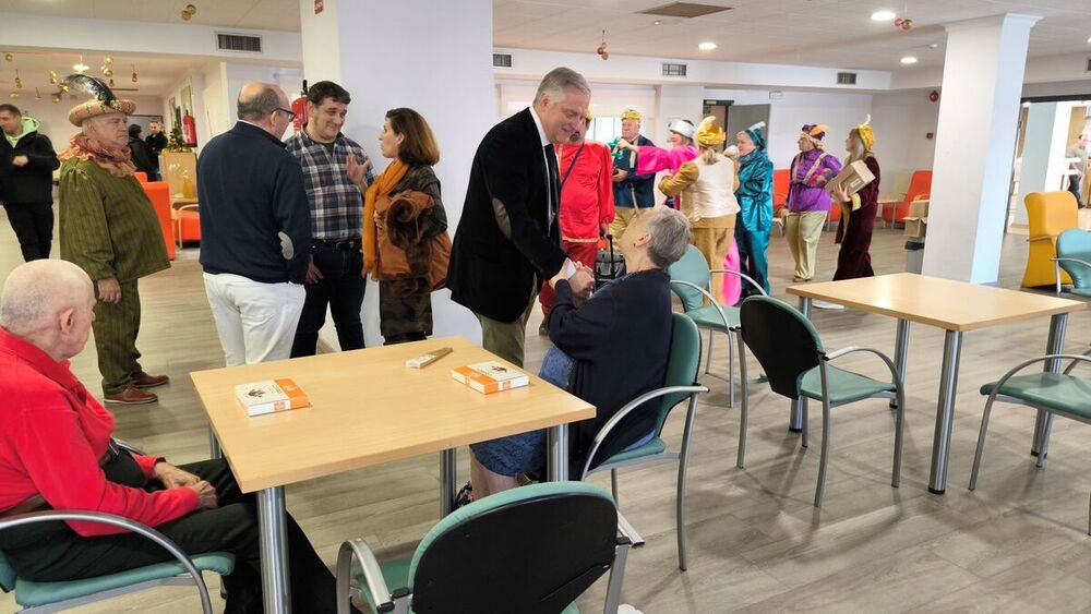 Cañizares felicita la Navidad en el centro de alzheimer